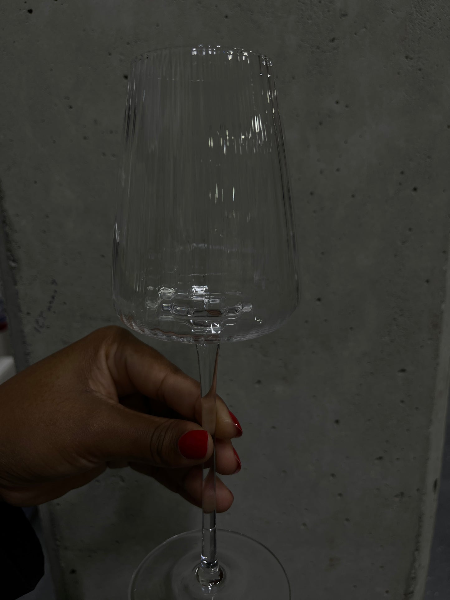 Linear Ribbed Flat-Bottom Wine Glasses – Modern Fluted Design (Set of 2)